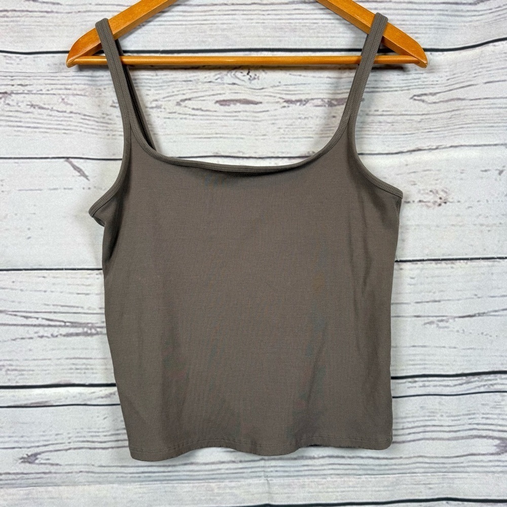 VUORI Crop Top tank  ribbed fits like M-L see measurements